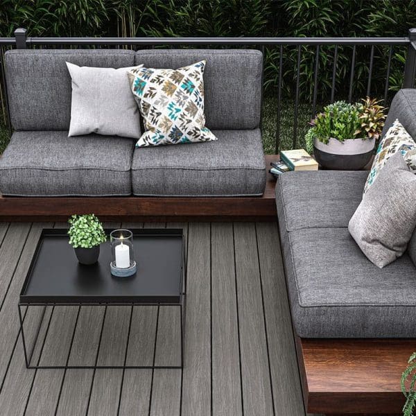 Sitting area in deck space